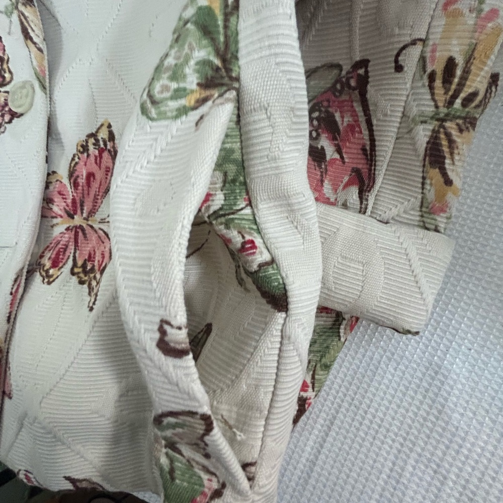 Alfred Dunner cream color with multicolored butterfly women’s jacket - Picture 7 of 8